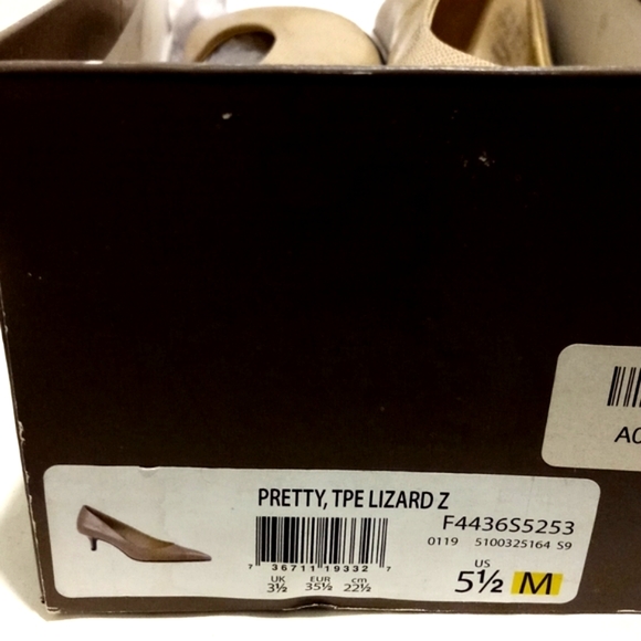 Life Stride Pretty Pump in Taupe, Lizard | 5.5M US - Picture 3 of 9